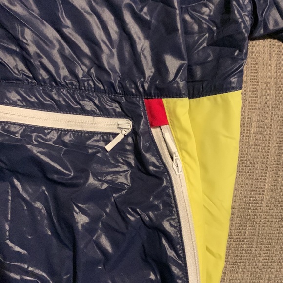 Subscript windbreaker size large - Picture 3 of 7